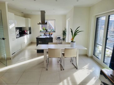 Contactez-nous au 621 323 867 pour cette annonce!

En exclusivité chez Active Invest

Jolie Penthouse très lumineux avec +/-114.5m2 net habitable + 11m2 balcon.

Le bien se situe dans une nouvelle résidence (année de construction 2019) au dernier étage dans la rue des fleurs à Dudelange.

Le penthouse se compose comme suit :

- Séjour avec cuisine ouverte équipée et accès au balcon avec des portes coulissantes et Raffstore

-  Grand hall d'entrée lumineux avec accès directe de l'ascenseur

- WC séparé avec douche à l'italienne

- 3 Grandes chambres à coucher (18m2 / 16m2 / 11m2 )

- Salle de douche avec douche à l'italienne/ double lavabo/ WC et emplacement pour machine à laver

- Cave inclus

Spécifiés techniques : 

-  Ascenseur Schindler

- Ventilation contrôlée double flux (VMC)

- Chauffage au sol (chaque pièce individuelle)

- Châssis PVC Triple vitrage 

- Stores électriques Raffstore 

- Excellente finitions

- Panneaux solaires


La résidence est située dans la rue des fleurs, tout proche du centre de Dudelange, à proximité des transports en commun, dont connexions bus vers Kirchberg, station de train et tout proche des écoles, crèches, médecins et hôpitaux, commerces et supermarchés.

N'hésitez pas à nous joindre pour plus de renseignements.

Les plans pourront être fournis suivant demande.

Schwätze Lëtzebuergesch / Parle Français / Spreche Deutsch / Speak English