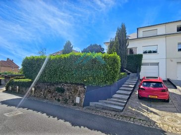 Belardimmo vous propose une magnifique maison mitoyenne en plein coeur de Guentrange ( Thionville), la une une surface habitable d'environ 127m² sur un terrain de 4 ares 50 ca.
Proche des grands axes routiers et de toutes les commodités, tout en restant dans le calme d'un village.

La maison est composée comme suit:

Au 1er étage:

- Hall d'entrée
- Salle de douche rénovée avec WC
- Salon/salle à manger avec cheminée
- Cuisine équipée fermée avec accès au grand balcon avec vue sur le jardin

Au 2eme étage:

- Dégagement
- Salle d'eau avec WC 
- 3 chambres possibilité d'une 4eme dans la pièce Salle d'eau

Au RDC:

- Garage pour 2 voitures avec belle hauteur sous plafond( possibilité aménager pont voiture) 
- Chaufferie/atelier
- Buanderie avec accès extérieur jardin/terrasse
- Débarras fermé sous terrasse

Pour plus d'informations veuillez contacter Monsieur David Kempf au 00 352 621 631 841 ou par mail David.kempf16@gmail.com