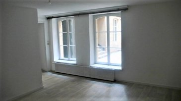 Appartement F2 de 40.30 m² en RDC surélevé sur cour intérieure - proximité Cathédrale et Fac du Saulcy

Il se compose d'une entrée (penderie), séjour avec coin cuisine -  accès petite terrasse fermée au calme, 1 chambre, salle de bain (douche)  WC séparé.

Chauffage individuel au gaz.

Libre le 04/08/2026