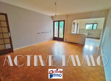 Maison Russange 4 pièce(s) 107 m2. RUSSANGE - Aux portes du Luxembourg !
Idéal Frontaliers

Devenez propriétaires de cette maison mitoyenne, d'environ 107m², bâtie dans les années 70 sur un terrain de 1.24 ares, au coeur de la commune de Russange, à moins de 10 minutes de la frontière luxembourgeoise.

La maison est à rénover, elle vous propose de jolis volumes répartis sur 2 niveaux :

- Au Rez-de-Chaussée : l'espace de vie de plus de 37m² composé d'un séjour et d'une cuisine avec accès sur la terrasse et au jardin, une chambre, un wc et une chaufferie.
- A l'étage : 2 très grandes chambres (18 et 21m²) et une salle de bain avec wc 

Enfin, un grenier dans les combles, (actuellement accessible par une trappe) pourrait être également aménagé selon vos besoins et envies en chambre supplémentaire ou pièce de travail et/ou loisirs

Des travaux de rénovation sont à prévoir : Menuiseries, électricité, chaudière...

Frais d'agence inclus à la charge des vendeurs.

DPE réalisé le 17/07/2025 :  logement classé  F - pour 375kwh/m²/an ainsi que F pour les émissions de gaz à effet de serre pour 83 kg co²/m²/an.
Montant estimé des dépenses annuelles d'énergie pour un usage standard : entre 3450 et 4710€ par an. Prix moyens des énergies indexés sur l'année 2021 (abonnements compris)

Les informations sur les risques auxquels ce bien est exposé sont disponibles sur le site Géorisques : www.georisques.gouv.fr ».

Contact : agence ACTIVE IMMO
03 82 84 17 98
