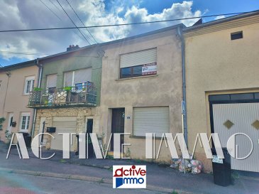 Maison Russange 4 pièce(s) 107 m2. RUSSANGE - Aux portes du Luxembourg !
Idéal Frontaliers

Devenez propriétaires de cette maison mitoyenne, d'environ 107m², bâtie dans les années 70 sur un terrain de 1.24 ares, au coeur de la commune de Russange, à moins de 10 minutes de la frontière luxembourgeoise.

La maison est à rénover, elle vous propose de jolis volumes répartis sur 2 niveaux :

- Au Rez-de-Chaussée : l'espace de vie de plus de 37m² composé d'un séjour et d'une cuisine avec accès sur la terrasse et au jardin, une chambre, un wc et une chaufferie.
- A l'étage : 2 très grandes chambres (18 et 21m²) et une salle de bain avec wc 

Enfin, un grenier dans les combles, (actuellement accessible par une trappe) pourrait être également aménagé selon vos besoins et envies en chambre supplémentaire ou pièce de travail et/ou loisirs

Des travaux de rénovation sont à prévoir : Menuiseries, électricité, chaudière...

Frais d'agence inclus à la charge des vendeurs.

DPE réalisé le 17/07/2025 :  logement classé  F - pour 375kwh/m²/an ainsi que F pour les émissions de gaz à effet de serre pour 83 kg co²/m²/an.
Montant estimé des dépenses annuelles d'énergie pour un usage standard : entre 3450 et 4710€ par an. Prix moyens des énergies indexés sur l'année 2021 (abonnements compris)

Les informations sur les risques auxquels ce bien est exposé sont disponibles sur le site Géorisques : www.georisques.gouv.fr ».

Contact : agence ACTIVE IMMO
03 82 84 17 98