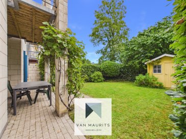 Située dans le quartier calme d'Eich, rue Emile Metz, cette charmante maison unifamiliale bénéficie d'un environnement verdoyant tout en étant à proximité immédiate de toutes les commodités : commerces, écoles, crèches, parc, transports publics, Lycée de Limpertsberg, Centre-Ville ainsi que du quartier d'affaires et des Institutions Européennes du Kirchberg.

Baignée de lumière grâce à ses grandes portes-fenêtres orientées vers l'arrière, cette maison offre une atmosphère chaleureuse et une vue dégagée sur les hauteurs de Limpertsberg, sans aucun vis-à-vis.

Rez-de-chaussée
- Hall d'entrée accueillant
- Lumineux palier avec accès à une première terrasse ensoleillée
- Deux chambres à coucher de belle taille dont ne chambre avec espace nuit en mezzanine
- Salle de bains
- Placard intégré
- Belles hauteurs sous plafond

Premier sous-sol
- Espace bureau avec accès à une seconde terrasse
- Deux chambres à coucher supplémentaires
- Salle de douche
- Cave de rangement
- Cave à vin

Rez-de-jardin
- Agréable séjour lumineux
- Grande cuisine séparée récemment équipée
- Accès direct à la terrasse et au jardin orientés plein sud
- Local technique avec nouvelle chaudière à gaz
- Buanderie avec espace de stockage complémentaire

Les atouts
- 4 chambres à coucher
- 2 terrasses ensoleillées
- Jardin privatif exposé plein sud
- Vue dégagée et environnement verdoyant
- Grande luminosité à tous les niveaux
- Nouvelle cuisine équipée
- Nouvelle chaudière à gaz
- Cave à vin
- Bureau indépendant
- Emplacement de parking extérieur

Cette maison séduira les familles à la recherche d'un cadre de vie agréable, calme et verdoyant, tout en profitant d'un accès rapide au centre de Luxembourg-Ville et au Kirchberg.

Informations complémentaires:
Le bien est soumis au régime du bail emphytéotique, avec une durée restante de 66 ans sur 99 ans.

Pour tout renseignement complémentaire ou pour organiser une visite, contactez-nous dès aujourd'hui.

Contact:
Philippe Mélard
+352 661 405 446
philippe@vanmaurits.lu