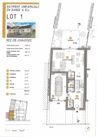 Nouvelle construction sur terrain de 3 ares.
Niveau rue : entrée avec wc sép., débarras et garage
Niveau jardin: beau séjour avec coin cuisine équipée. Un débarras jouxtant la cuisine permet un rangement pratique et esthétique. Du séjour, sortie sur terrasse de 17m² et jardin
1er étage: suite parentale avec dressing et sdd (27 m²), 2 chambres supplémentaires, 1 sdd, 1 buanderie
2ème étage: local technique et grenier
Chauffage par pompe à chaleur