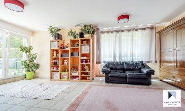 Situé à Imbringen, au rez-de-chaussée d'un immeuble construit en 2004, cet appartement présente une surface habitable de ± 86m². Il offre une vue dégagée avec terrasse ± 12 m² et jardin ±24m² et se compose comme suit:

Un hall d'entrée ± 9m² dessert un grand séjour ±30 m². Une cuisine fermée ± 9m², aménagée et équipée Zanussi, deux chambres de ± 11 et 16m², une salle de douche ± 5m² et un wc séparé ± 2m². Une terrasse suivie d'un jardin sans vis-à-vis sont accessibles depuis le séjour (baies vitrées).

Au sous-sol, une buanderie commune, une cave ± 4 m² et 2 emplacements de parking 1x intérieur et 1x extérieur complètent le bien.

Détails complémentaires:

Disponibilité : 15 Juillet 2025;
Appartement en très bon état, bien entretenu;
De préférence non-fumeurs;
Animaux domestiques à convenir;
Quartier résidentiel calme;
Belle situation: à 10 minutes du Kirchberg, 5 minutes de Lorentzweiler et de l'accès à la Nordstrooss, école primaire et maison relais à Bourglinster / crèches et lycée à Junglinster, commerces,...

Loyer : 1.750€ / mois
Charges : 380€ / mois
Garantie locative : 2 mois de loyer ;
Frais d'agence : 1/2 mois de loyer + TVA 17%