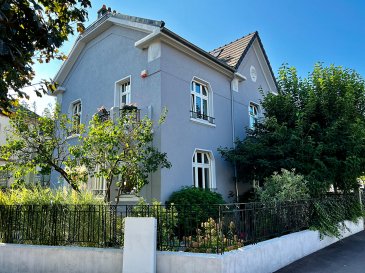 A Thionville, maison des années 30. Coup de coeur !. A Thionville, maison pleine de charme, édifiée dans les années 30 qui a su conserver le charme de l'ancien tout en intégrant des prestations contemporaines de qualité.
Idéalement située dans l'un des quartiers les plus prisés de Thionville, cette maison de 146 m2 vous offre au rez-de-chaussée, un espace de vie avec belle hauteur sous plafond et moulures, cuisine équipée ouverte avec accès direct à la terrasse, une entrée avec espace vestiaire, un WC invité.
A l'étage, vous trouverez 3 grandes chambres dont une aménagée en dressing, une salle de bains avec douche, baignoire et WC.
Au 2ème étage, pour compléter ce bien vous trouverez une chambre, un espace bureau ou loisir  avec rangements où un sauna est installé et une salle d'eau avec douche et WC.
Enfin un sous-sol complet avec un garage, une lingerie et une chaufferie.
Cette maison offre également des prestations comme des volets électriques, une alarme, un adoucisseur d'eau.

Les informations sur les risques auxquels ce bien est exposé sont disponibles sur le site Géorisques : www.georisques.gouv.fr » 

Renseignements et visites : 
- Karine Karas : 06 08 31 19 87 
- Katia Moriceau : 06 75 66 99 25