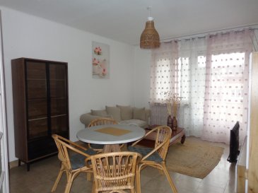 Appartement à vendre Thionville. Situé dans une petite copropriété, à 15 minutes à pied de la gare, cet appartement, actuellement loué, de 90 m² se compose de la façon suivante:

Une entrée et un dégagement desservent :
une cuisine de 10,4 m², complètement équipée avec accès à un balcon , 
un séjour de plus de 17 m², également avec balcon, 
un WC indépendant, 
une salle de douche avec fenêtre
trois chambres de 11 m²,  15,8 m² et 17, 2 m²
Vous bénéficiez également d'une cave privative, un garage et une place de stationnement.

Bail en cours depuis septembre 2025
Loyer: 1 100 € / mois + 75 € de charges
Charges copro: 94 € / mois
Taxe foncière: 1407 € / an
IMMODM: 03.82.57.31.87



Honoraires inclus de  4.5% TTC  à la charge de l'acquéreur. Prix hors honoraires 230 000 €. Dans une copropriété de 5 lots. Quote-part moyenne du budget prévisionnel 1 130 €/an. Aucune procédure n'est en cours. Classe énergie E, Classe climat E Montant estimé des dépenses annuelles d'énergie pour un usage standard : entre 1970.00 € et 2720.00 € sur les années 2021, 2022 et 2023 (abonnements compris). Les informations sur les risques auxquels ce bien est exposé sont disponibles sur le site Géorisques : georisques.gouv.fr.