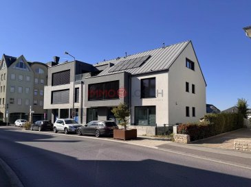 À vendre – Appartement 2 chambres avec balcon, garage et cave – Bettembourg

Immo Losch vous présente en exclusivité ce bel appartement lumineux, idéalement situé au cœur de Bettembourg, offrant un cadre de vie alliant confort, praticité et proximité avec toutes les commodités.

Caractéristiques de l’appartement :
-	Hall d’entrée
-	2 chambres spacieuses et lumineuses
-	Cuisine moderne et équipée, ouverte sur le salon 
-	Séjour avec accès direct au balcon
-	Salle de douche
-	Garage intérieur privatif
-	Cave privative

Localisation idéale :

Situé en plein centre de Bettembourg, cet appartement bénéficie d’une proximité immédiate avec :

-	Commerces, supermarchés et restaurants
-	Écoles et crèches
-	Parc et espaces verts
-	Transports en commun (bus et gare à quelques minutes)
-	Un bien rare sur le marché

Cet appartement est parfaitement adapté pour un couple ou une petite famille, recherchant à la fois la tranquillité et la praticité d’un logement en centre-ville.

Intéressé(e) 
Pour plus de renseignements ou pour organiser une visite, contactez-nous :

Tél. : +352 26 53 26 11

Email : info@immolosch.lu

 ---------- 
Zu verkaufen - 2-Zimmer-Wohnung mit Balkon, Garage und Keller - Bettembourg

Immo Losch präsentiert Ihnen exklusiv diese schöne, helle Wohnung in idealer Lage im Herzen von Bettemburg. Sie bietet einen Lebensrahmen, der Komfort, Zweckmäßigkeit und die Nähe zu allen Annehmlichkeiten vereint.

Merkmale der Wohnung :
- Eingangshalle
- 2 geräumige und helle Schlafzimmer
- Moderne, voll ausgestattete Küche, die zum Wohnzimmer hin offen ist.
- Wohnzimmer mit direktem Zugang zum Balkon
- Duschraum
- Private Garage im Inneren
- Privater Keller

Ideale Lage :

Mitten im Zentrum von Bettemburg gelegen, profitiert diese Wohnung von der unmittelbaren Nähe zu :

- Geschäften, Supermärkten und Restaurants
- Schulen und Kindergärten
- Park und Grünflächen
- Öffentliche Verkehrsmittel (Bus und Bahnhof nur wenige Minuten entfernt).
- Ein seltenes Gut auf dem Markt

Diese Wohnung ist perfekt geeignet für ein Paar oder eine kleine Familie, die sowohl die Ruhe als auch die Bequemlichkeit einer Wohnung im Stadtzentrum suchen.

Interessiert
Für weitere Informationen oder um einen Besichtigungstermin zu vereinbaren, kontaktieren Sie uns bitte :

Tel.: +352 26 53 26 11

Email: info@immolosch.lu

 ---------- 
For sale - 2 bedroom apartment with balcony, garage and cellar - Bettembourg

Immo Losch exclusively presents this beautiful, bright apartment, ideally located in the heart of Bettembourg, offering a living environment combining comfort, practicality and proximity to all amenities.

Apartment features :
- Entrance hall
- 2 spacious, bright bedrooms
- Modern, fully-equipped kitchen opening onto living room
- Living room with direct access to balcony
- Shower room
- Private indoor garage
- Private cellar

Ideal location :

Located in the center of Bettembourg, this apartment benefits from immediate proximity to :

- Shops, supermarkets and restaurants
- Schools and nurseries
- Park and green spaces
- Public transport (bus and train station just a few minutes away)
- A rare property on the market

This apartment is perfectly suited to a couple or small family looking for both the tranquility and practicality of downtown living.

Interested?
For more information or to arrange a viewing, please contact us :

Tel: +352 26 53 26 11

Email: info@immolosch.lu