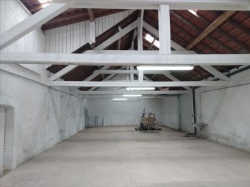 GERARDMER / LE BEILLARD: Idéalement situé, entrepôt d\'env 240m² pour stockage, facile d\'accés avec une porte de garage. 


