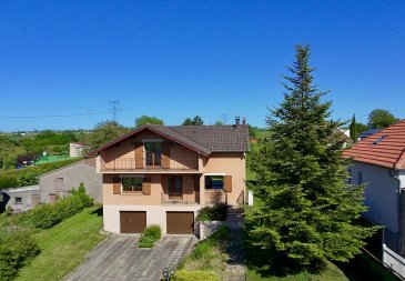 149 m² habitables | 13.62 ares de terrain | Garage double motorisé | 4 chambres | 6 pièces | 2 toilettes séparés

ðŸ“ Située à Saint-Ail, cette charmante maison individuelle construite en 1984 vous séduira par ses beaux volumes, son grand jardin constructible et piscinable, ainsi que son environnement calme et verdoyant. A proximité de toutes les commodités et à 20 km de Metz. (commerces (Saint Marie aux chênes). médecins. autoroutes. kinésithérapeutes. boulangeries…).

Vidéos de présentation du bien : 

https://youtu.be/aNdRqQejA5Y?si=EUGhzga5pUlL_lk0

https://youtube.com/shorts/C_f8_8lRfnI?si=9dvTLDhVM4IbqHRT

Les atouts de la maison :
ðŸ¡ Rez-de-chaussée surélevé :

Entrée avec placards intégrés.

Salon / salle à manger lumineux de 33 m² avec cheminée et accès à la terrasse.

Cuisine équipée de 16.5 m² donnant sur une véranda aménagée avec cuisine d'été.

Une chambre de 14.4 m².

WC indépendant.

ðŸ›ï¸ Étage :

3 grandes chambres : 23 m2 (avec balcon). 17.5m2 et 15.3 m².

Spacieuse salle de bain avec douche et baignoire balnéo (11.25 m²).

WC séparé.

ðŸš— Sous-sol complet de 89 m2 :

Grand garage avec deux portes motorisées. nombreux espaces de rangement. WC. cuve de stockage de fioul et présence d’un puits.

ðŸŒ³ Extérieur :

Terrain de 13.62 ares constructible et piscinable.

Environnement calme et très lumineux.

Nombreuses places de parking.

Caractéristiques techniques :
Chauffage fioul + pompe à chaleur air/eau. double vitrage.

DPE : D / N°ADEME : 2554E1464253R 
Taxe foncière : 1 121 €

Fibre disponible

Prix de vente : 399 000 € FAI
(soit 14 000 € d’honoraires inclus)

ðŸ”‘ Contactez-nous dès aujourd’hui pour planifier une visite !
ðŸ“ž Noah CAMUS – 07.71.76.89.74 – noah@ctnimmo.com
ðŸ“ž Jean-Pierre CALCAGNO – 06.03.66.61.96

ðŸ“„ Annonce rédigée par Noah CAMUS et Jean-Pierre CALCAGNO. agents commerciaux enregistrés au RSAC Metz sous les numéros TI 417 442 751 756 / TI 825 221 377.
Détenteurs de l’Attestation de Collaborateur de l'Agence CTN IMMOBILIER METZ – 94 route de Plappeville. 57050 LE BAN SAINT MARTIN.
Jean-Pierre Calcagno : Carte professionnelle n° 025 433 – CCI de la Moselle.
Assurances RCP : Noah CAMUS – SNPI ASSERIS / Jean-Pierre CALCAGNO – AXA Paris.