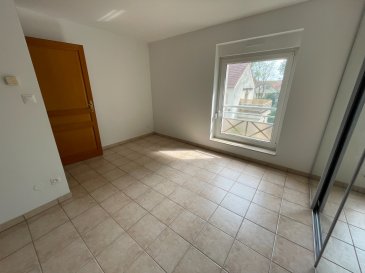 À LOUER – Appartement F3 avec balcon, cave et garage 

Situé au 1er étage d'une résidence calme et bien entretenue, découvrez ce bel appartement de type F3, lumineux et fonctionnel, offrant une surface bien agencée et de nombreux rangements.

Composition :

Une entrée avec placards,

Un WC indépendant avec lave-mains,

Une cuisine équipée ouverte sur un spacieux salon-séjour avec accès à un balcon,

Une salle de bains,

Deux chambres avec placards, dont une avec accès balcon,

Un cellier pratique.

En complément, vous bénéficiez de :

Une cave en sous-sol,

Un garage fermé, idéal pour stationner ou stocker.

Idéalement situé, proche des commodités, écoles et transports. Cet appartement conviendra aussi bien pour une résidence principale que pour un investissement locatif.

Les charges sont de 100€, incluant l’électricité et l’entretien des parties communes, VMC, ascenseur, espaces verts, l’avance sur l’eau froide et la TEOM.

Les honoraires s’élèvent à 465€, dont 339€ pour les frais de dossier, de visite et de bail, et 126€ pour l’état des lieux.

Pour consulter les risques naturels et technologiques, rendez-vous sur georisques.gouv.fr.

À visiter sans tarder !
