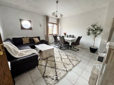 Appartement avec une surface habitable utile de 60 m2 au 2ième étage, dans une résidence de 1993 avec ascenseur, composé comme suit :

Hall d'entrée, débarras avec raccords pour le lave-linge, cuisine équipée, living/salle à manger, salle de bain et une chambre à coucher.

Le bien est complété par une cave privative.

L'appartement est actuellement loué.

La résidence se trouve au centre de Rumelange avec ses commerces et restaurants.

Pour tout renseignements supplémentaires ou pour convenir un rendez-vous pour une visite, veuillez nous contacter au (+352) 691 400 705 ou par email : info@17b.lu