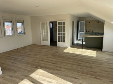Appartement à louer Thionville. MANOM : 2 rue Pellerin
F5  situé au 3 eme étage, sans ascenseur,  d'une petite copropriété
Comprenant une entrée , une cuisine équipée de 9.75 m²  ouverte sur un salon séjour de 35 m², un wc.
Concernant la partie nuit, une salle de bains avec douche et baignoire, un second wc individuel, ainsi que trois chambres de 8.50 m², 9,50 m² et 15 m²  dont deux en enfilade.
Loyer 1000 € + 105 € de charges (nettoyage et élec des communs, eau froide; taxe ordures ménagères).
Frais d'agence 1050 €.
Dépôt de garantie 1000 €
libre de suite
IMMODM 03 82 57 31 87 

Honoraires de 1 050 € TTC  à la charge du locataire comprenant  776 € TTC  pour l'état des lieux. Loyer de base 1000 €/mois. Provision sur charges 105 €/mois, régularisation annuelle. Dépôt de garantie 1 000 €. Classe énergie E, Classe climat B Montant moyen estimé des dépenses annuelles d'énergie pour un usage standard, établi à partir des prix de l'énergie de l'année 2021 : entre 1800.00 et 2480.00 €. Les informations sur les risques auxquels ce bien est exposé sont disponibles sur le site Géorisques : georisques.gouv.fr.