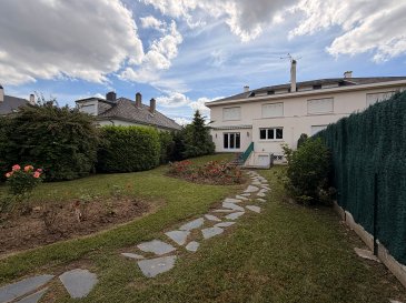 THIONVILLE ? Maison dans Quartier recherché des Marguerites. Située dans un environnement résidentiel particulièrement apprécié,  maison familiale de 222 m² habitables est répartie sur trois niveaux. Elle offre un double séjour lumineux, une cuisine avec salle à manger attenante avec accès à une terrasse et au jardin, 6 chambres, une salle de bains, une salle de douches et 3 WC.
Vous profiterez également d'un sous-sol complet comprenant garage, caves, lingerie et chaufferie.
Construite avec des matériaux de qualité, cette demeure a toujours été parfaitement entretenue par ses propriétaires. 
Les informations sur les risques auxquels ce bien est exposé sont disponibles sur le site Géorisques : www.georisques.gouv.fr » 
Contacts :
K.Karas : 06 08 31 19 87
K. Moriceau : 06 75 66 99 25 (3.09 % d'honoraires TTC à la charge de l'acquéreur.)