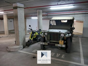 Espace de stationnement sécurisé à vendre - Luxembourg-Gare (6-8, rue de Strasbourg)

Nous proposons à la vente un espace de stationnement avec une surface utile de 11,35 m², au niveau -1 d'une résidence sécurisée, à seulement 150 mètres de la Gare Centrale et de tous les transports en commun (train, tram, bus).

Principaux avantages :
- Emplacement stratégique : à une minute à pied de la gare, de la ligne de tram et des arrêts de bus, ainsi que de la proximité immédiate de la zone commerciale du quartier de la Gare.

- Accès sécurisé 24/7 : entrée par badge et clé spécifiques, garantissant une tranquillité d'esprit totale.

- Accès facile : Accès par escaliers ou ascenseur depuis l'entrée de l'immeuble au 6-8 rue de Strasbourg, emplacement situé à quelques mètres de l'entrée et de la sortie du garage, permettant un stationnement rapide et pratique.

Cet espace de stationnement est une occasion rare dans une zone où le stationnement est très recherché, que ce soit pour un usage personnel ou pour un investissement locatif très demandé.

Contact :
Philippe Mélard
+352 661 405 446
philippe@vanmaurits.lu