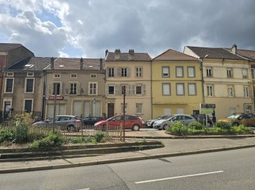 Rue Poincaré,

Proche de toutes commodités,

Immeuble de rapport de 301m² dont 231m² habitables à rénover composé de:

Au rdc : 

un plateau à aménager de 76 m² offrant : une vaste pièce de 61m² , une partie cuisine de 15m² 

Au 1er étage :

un appartement à rénover d'environ 85m² offrant : hall d'entrée  de 7 m², salon de 15m², salle à manger 17m², coin cuisine 11m², salle d'eau 6 m², 2 chambres de 15 m² chacune, balcon.

Au 2 ème étage: 

un appartement à rénover d'environ 70m² offrant : , cuisine  de 15m², salon de 16m²,coin rangement de 7m² salle d'eau 6 m², 2 chambres de 15 m² chacune.

En comble :

un grenier aménageable de 70m²

Au sous-sol 

4 caves 

Technique :

DV PVC avec volet roulant(en partie), arrivée de gaz dans le bâtiment,2 compteurs électriques, dalles bois à rénover, dépendance en arrière cours, charpente et couverture en bon état, pas de stationnement.

06-52-83-85-07