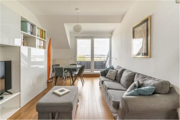 Veuillez contacter Rodrigue Jordens pour de plus amples informations :
- T : 621 510 002
- E : rodrigue.jordens@remax.lu

RE/MAX, Spécialiste de l'immobilier à Luxembourg,  vous propose ce beau duplex 2 chambres avec vue imprenable dans une résidence construite en 2008 et totalement rénové en 2016 avec des matériaux haut de gamme.
L’appartement se trouve au deuxième et dernière étage de la résidence avec ascenseur privatif. Il se compose de :
- Entrée hall + escalier 5,5 m² / Cuisine ouverte 18 m² avec loggia 3,6 m² / Salon 16 m² avec loggia / suite parentale avec baignoire 12 m² / bureau de 6,5 m² / étage aménagé chambre + salle de bain 11 m² (nombreux placards et rangements faits sur mesure). 
Autres pièces faisant partie de la vente : 
- Buanderie 4 m² 
- Buanderie commune
- Emplacement intérieur 1 voiture de 13 m² 
- Jardin commun à l'arrière de la résidence 

L’appartement se trouve à Gasperich, à 4 minutes de la gare de Luxembourg, 2 min de l’autoroute, 6 minutes des supermarchés et 12 minutes de l'aéroport.
- Proche de tous commerces
- à 2 pas du nouveau parc Ban de Gasperich (Cloche d'Or)

Visite virtuelle : https://premium.giraffe360.com/remax-select/55709ec355464b98baf853039f29ce83/

Ci-dessous le lien pour les projets d'aménagement du parc public de Gasperich :
https://www.vdl.lu/fr/la-ville/engagements-de-la-ville/developpement-urbain/chantiers/chantiers-en-cours/gasperich-projet-damenagement-du-parc-public-ban-de-gasperich

Frais d’agence RE/MAX : 3 % du prix de vente + TVA  à charge du vendeur
Toute offre sera soumise à l’acceptation expresse du vendeur