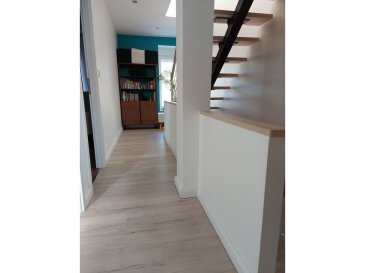 !!!!!!!!!!!!!!!!!!!!!!! Coup de Coeur Garantie !!!!!!!!!!!!!!!!!!!!!!!!!!<br><br>Vous cherchez une petite maison familiales entièrement rénovée avec un jardin sans vis à vis , très lumineuse et à prix raisonnable ??<br>ImmoNordstrooss à l\'honneur de vous présenter cette magnifique maison d\'une superficie de +/- 115 m2 entièrement rénovée ressèment 2018/ 2021 ( électricité , plomberie, toiture , façade , dalle den béton, fenêtres doubles vitrage,,,)<br><br>Cette belle maison se compose comme suit:<br><br>RDCH<br>- Hall d\'entrée avec placard intégré sous les escaliers<br>- Cuisine ouverte entièrement équipée - de 3 ans<br>- Un grand living très lumineux vue sur le jardin<br><br>1ème étage : <br>- 2 chambres à coucher, dont 1 avec l\'accès l\'espace pour dressing<br>- Salle de bain ( Baignoire et WC)<br><br>2 ème étage <br>- Suite parentale <br>- Douche italienne<br><br>2 Caves avec buanderie dont une accès au jardin, un jardin de +/- 100 m2 sans vis avis qui va être nettoyé et une chape autour de terrain vas être aussi terminé avant remise des clefs , VWC double flux, Radiateur connecté Wifi complètent se magnifique bien.<br><br>Pour plus de renseignements ou une visite (visites également possibles le samedi sur rdv), veuillez contacter le 661 791 504.