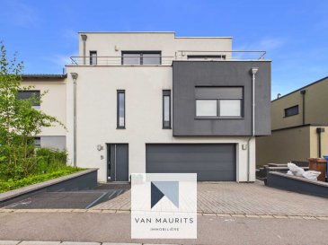 Cet appartement baigné de lumière de ± 95m² se situe, au bout d'une rue sans issue et au calme, dans le village de Schouweiler et bénéficie d'une terrasse et de balcons donnant une vue dégagée sans vis-à-vis. Il fait partie d'une maison divisée en 3 unités.

Il se compose comme suit:

Au 2ème étage, d'une entrée de ± 6m²; d'un séjour de ± 40m²; d'une cuisine équipée et ouverte de ± 12m² avec son îlot central avec des baies vitrées ouvrant sur une terrasse ensoleillée de ± 11m² ; de 2 chambres de ± 17 et 13m² avec un balcon en commun de ± 12m²; d'une salle de douche de 5m².

Au rez-de-chaussée; d'un emplacement extérieur de parking.

Généralités:
- Triple vitrage avec volets électriques
- Chauffage au gaz Buderus
- Parquet massif dans le séjour et les chambres.
- Passeport énergétique - B - B 
- Disponible de suite