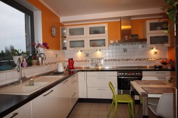 REAL G IMMO, vous propose ce bel appartement situé à ESCH-SUR-ALZETTE.

Cet appartement ce compose comme suit:
 - Hall d'entrée,
 - WC séparé,
 - Cuisine équipée individuelle,
 - Salon/ salle à manger,
 - Débarras,
 - Salle de douche,
 - 3 chambres à coucher dont une avec dressing.

À ce bien s'ajoute un cave privative, une buanderie commune et la possibilité de louer un garage box pour 170€/mois. 

INFORMATIONS COMPLÉMENTAIRES:
 - RÉSIDENCE CONSTRUITE EN 2002
 - COMPLÈTEMENT RÉNOVÉ EN 2012
 - TOITURE REFAITE EN 2021
 - CLASSE ÉNERGÉTIQUE F/F

Pour toute demande de visite ou information supplémentaire, n'hésitez pas à nous contacter par mail ou téléphone au 28.66.39-1

Le prix affiché s'entend frais d'agence + tva inclus.