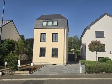 À Mersch, une charmante ville au Luxembourg, découvrez cette maison individuelle à louer, proposée par Spaceplus immobilier. 

Détails du Bien: Cette maison rénovée et moderne, saura vous séduire par ses caractéristiques remarquables. Avec une surface habitable de 140 m² et un terrain de 4 ares, elle offre trois chambres, une salle de bain, une douche, et trois toilettes, idéal pour une famille de 3-4 personnes. Une cuisine ouverte équipée fait partie des nombreux atouts de cette maison. Le bien dispose également d'un garage, d'une place de parking extérieure ainsi que d'une magnifique terrasse de 20 m² et d'un jardin de 200 m² orienté plein sud, parfait pour profiter des journées ensoleillées. Disponible à la location dès le 15 juillet 2026, cette maison est prête à vous accueillir pour un nouveau départ. Classée énergie B, elle est équipée de chauffage par pompe à chaleur et d'une connexion internet fibre optique.

Commodités à Proximité: Située dans un quartier paisible de Mersch, cette maison bénéficie d'un accès aisé à diverses infrastructures. Les écoles, allant de la maternelle au lycée, sont à proximité, garantissant un cadre éducatif de qualité. Les commerces, restaurants, et cafés se trouvent à quelques minutes, offrant une vie de quartier agréable et pratique. Les parcs et espaces de loisirs environnants permettent de profiter de moments de détente en plein air. Les services de santé et les transports en commun sont également facilement accessibles.

Ne manquez pas cette opportunité exceptionnelle! Prenez rendez-vous pour une visite dès maintenant en nous contactant Natacha BIVORT par mail n.bivort@spaceplus.lu  ou par téléphone/WhatsApp + 352 661 33 44 22