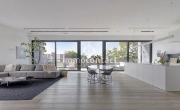 L’agence immobilière Immo-Contact vous propose ce magnifique penthouse de haut standing situé à Sanem.

Construit en 2018 au sein d’une résidence récente de seulement 9 appartements, ce bien séduit par ses prestations de qualité, ses beaux volumes ainsi que sa magnifique terrasse avec vue panoramique offrant un cadre de vie particulièrement agréable.

L’appartement bénéficie d’une situation privilégiée, avec un accès rapide aux commerces, aux transports en commun ainsi qu’aux principaux axes routiers.

Situé au dernier étage, l’appartement se compose comme suit :

- Hall d’entrée
- Spacieux salon avec espace salle à manger et accès direct à la terrasse
- Cuisine équipée avec îlot central
- 3 chambres à coucher, dont une suite parentale avec salle de bains privative
- Salle de bains avec WC
- WC séparé
- Buanderie privative à l’intérieur de l’appartement
- Terrasse avec vue panoramique
- Cave privative
- 2 emplacements de parking intérieurs

- Finitions modernes et matériaux de qualité

- Passeport énergétique A

- Construction répondant aux dernières normes énergétiques et techniques

- Appartement libre directement

Visites possibles en semaine et le samedi.

Pour toute information, contactez-nous au +352 621 391 355

Estimation de votre bien sous 48h : contactez-nous au +352 26 311 992 ou sur [houda.rahal@immocontact.lu](mailto:houda.rahal@immocontact.lu)*