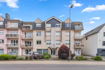 ImmoHouse vous propose ce superbe appartement 2 chambres idéalement situé à Berchem au sein de la commune de Roeser.

Au 1er étage d'une résidence soignée avec ascenseur, ce joli duplex de 90m² se compose de :

- Un agréable hall d'entrée
- Un grand salon/salle à manger très lumineux avec balcon
- Une cuisine équipée fermée de 2016
- Deux chambres à coucher dont une avec balcon
- Une salle de douche rénovée en 2021
- Un wc séparé

À cela s'ajoutent:
- Un garage box
- Une cave privative

Un magnifique objet à découvrir ...

Infos et visites sur rdv