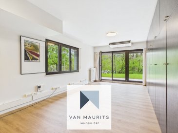 Situé à Luxembourg-Limpertsberg (156, rue Albert Unden), cet appartement, construit en 1997, offre une surface totale de ± 145 m² dont ± 79 m² habitables et se situe au rez-de-jardin d'un immeuble de cinq étages. Il dispose actuelment d'une chambre à coucher, mais la deuxième est facile à créer. L'appartement se présente comme suit :

L'entrée avec vestiaire dessert un séjour de ± 34 m² (disposant d'armoires encastrées) avec sortie sur la terrasse, une cuisine separée de ± 10 m², une chambre de ± 18 m² avec sortiesur la terrasse et une salle de bain de ± 4 m² (avec lavabo et baignoire), l'appartement dispose également d'un wc séparé.
La spécifité de cet appartement consiste dans son espace de stockage de ± 66 m² en face de l'appartement et pouvant servir de local de stockage, archivage, local serveur, collection de vins, tableaux (...). Cette pièce est climatisée et sous alarme.

L'appartement bénéficie d'un emplacement de parking extérieur privatif (n°112), et d'une buanderie commune.

Détails complémentaires :

- Fenêtres en bois, double vitrage, volets manuels ;
- Chauffage au gaz par radiateurs ;
- Passeport énergétique *E-E* ;
- Belle terrasse, sans vis-à-vis ;
- Vue dégagée ;
- Porte d'entrée sécurisée ;
- Fibre optique ;
- Ascenseur ;
- Transports en commun à proximité.

Agent responsable : Katia Gravière au 661 33 29 82 ou katia@vanmaurits.lu