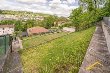 L'agence IMMO LORENA de Pétange vous propose en exclusivité cette maison d'environ 110 m² habitables, implantée sur un terrain de 3,70 ares.
Le grand atout de ce bien : Il comprend également un terrain constructible attenant de 3,46 ares, portant la surface totale de la propriété à 7,16 ares.ðŸ“

Configuration du bien :

Rez-de-chaussée :
Hall d'entrée : 8,38 m²
Garage : 33,07 m²
Chambre 1 : 10,50 m²
Local technique : 8,39 m² (équipé d'une douche)
WC séparé : 1,87 m²

Premier étage :
Hall de nuit : 4,66 m²
Salon lumineux : 20,20 m²
Cuisine : 11,81 m² (avec accès direct à une véranda/terrasse fermée de 16,51 m² menant au jardin)
Chambre 2 : 12,76 m²
Chambre 3 : 11,70 m²
Chambre 4 : 9,58 m² (avec escalier d'accès aux combles)
Combles :Grenier aménageable : 76,56 m² au sol

âž• Les points forts :
Fort potentiel grâce au terrain constructible et au grand grenier avec la possibilité d'être aménagé en chambre/autre.
Frais d'agence à la charge du vendeur (0 € de frais pour l'acquéreur)

À visiter sans tarder !

ðŸ“ž Contact et visites :
Joanna RICKAL : +352 621 36 56 40
Vitor PIRES : +352 691 761 110

L'agence Immo Lorena reste à votre disposition pour toutes vos recherches, locations et ventes au Luxembourg, en France et en Belgique.