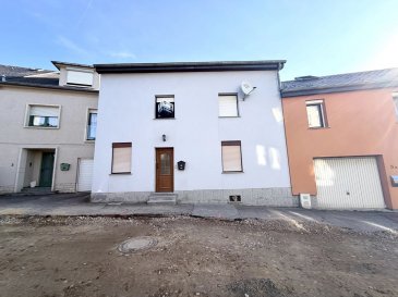 AXHOME IMMO vous propose en exclusivité une maison mitoyenne d’environ 90 m² habitables (140 m² au total) avec 3 chambres à coucher, située sur un terrain de 2 ares à GONDERANGE.

Des travaux de rafraîchissement sont à prévoir et le prix est négociable.

La maison se compose comme suit :

REZ-DE-CHAUSSÉE :

- Hall d’entrée
- Séjour de 25 m²
- Cuisine de 11 m²
- WC séparé de 2 m²
- Local technique avec chaudière
- Buanderie
- Accès à l’atelier et au jardin situés à l’arrière

1ER ÉTAGE :

- Hall de nuit
- 1 chambre à coucher de 15 m²
- 2 chambres à coucher de 13 m² et 9 m²
- Salle de bains avec douche et WC

2e ÉTAGE :

- Grenier de 25 m²

Atouts :

- Maison libre de suite
- Chaudière au fioul (2009)
- Garage fermé pour 1 voiture
- Double vitrage partout

Pour plus d’informations, n’hésitez pas à nous contacter :
- par téléphone : +352 691 911 993 (Alex ROBERTO)
- par e-mail : info@axhome.lu

Nous restons à votre disposition si vous souhaitez vendre ou louer votre bien. Nous prenons en charge toutes les démarches administratives relatives à votre bien immobilier.

Nous sommes également à votre disposition pour des estimations gratuites.

 ---------- 
AXHOME IMMO offers you exclusively a terraced house of about 90 m² living space (total 140 m²) with 3 bedrooms, located on a 2-acre plot in GONDERANGE.

Renovation work is to be expected and the price is negotiable.

The house consists of:

GROUND FLOOR:

- Entrance hall
- Living room of 25 m²
- Kitchen of 11 m²
- Separate toilet of 2 m²
- Technical room with boiler
- Laundry room
- Access to the workshop and garden at the back

1ST FLOOR:

- Night hall
- 1 bedroom of 15 m²
- 2 bedrooms of 13 m² and 9 m²
- Bathroom with shower and toilet

2nd FLOOR:

- Attic of 25 m²

Advantages:

- House available immediately
- Oil boiler (2009)
- Closed garage for 1 car
- Double glazing everywhere

For more information, do not hesitate to contact us:
- by phone: +352 691 911 993 (Alex ROBERTO)
- by email: info@axhome.lu

We remain at your disposal if you wish to sell or rent your property. We handle all administrative procedures related to your real estate.

We are also at your disposal for free estimates.

 ---------- 
AXHOME IMMO exclusively offers you a semi-detached house of approximately 90 m² habitable (140 m² total) with 3 bedrooms, located on a 2-acre plot in GONDERANGE.

Renovation works are to be expected and the price is negotiable.

The house is composed as follows:

GROUND FLOOR:

- Entrance hall
- Living room of 25 m²
- Kitchen of 11 m²
- Separate toilet of 2 m²
- Technical room with boiler
- Laundry room
- Access to the workshop and garden located at the back

FIRST FLOOR:

- Night hall
- 1 bedroom of 15 m²
- 2 bedrooms of 13 m² and 9 m²
- Bathroom with shower and toilet

SECOND FLOOR:

- Attic of 25 m²

Advantages:

- House available immediately
- Oil-fired boiler (2009)
- Enclosed garage for 1 car
- Double glazing everywhere

For more information, do not hesitate to contact us:
- by phone: +352 691 911 993 (Alex ROBERTO)
- by email: info@axhome.lu

We remain at your disposal if you wish to sell or rent your property. We handle all administrative procedures related to your property.

We are also at your disposal for free estimates.