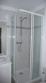 Proche préfecture.
Appartement F1 de 39m².

Il se compose d'une entrée, d'un séjour avec coin cuisine, d'une chambre/dressing, d'une salle de bain (douche) et de WC.

Chauffage individuel au gaz.

Libre le 29/07/2025