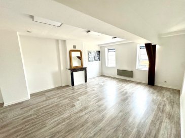 METZ CENTRE VILLE  - APPARTEMENT 5 PIECES  : 290 000 EUR FAI .  A 5mn de la gare, Proche place de la république, dans une petite copropriété bien entretenue  avec ascenseur , appartement F5 d'une surface de 127 m2 situé au quatrième étage   A conforter  
 contact : Bernard BLOCH 06.150.144.36