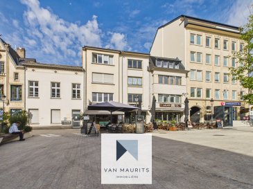 Opportunité exceptionnelle au cœur de Luxembourg-Ville, sur la prestigieuse Place Guillaume II, dans l'un des emplacements les plus emblématiques et recherchés de la Ville Haute.

Implantée au cœur du quartier historique, ce restaurant bénéficie d'un environnement particulièrement privilégié, au contact immédiat des principaux lieux d'intérêt, commerces, bureaux, institutions et axes touristiques du centre-ville. Son emplacement offre une visibilité remarquable permettant de profiter pleinement de l'attractivité permanente de la Ville Haute, aussi bien auprès d'une clientèle locale que professionnelle et touristique.

L'établissement dispose d'une capacité totale de 62 couverts, avec une répartition particulièrement attractive :

Une grande terrasse idéalement située de 40 couverts, véritable atout de l'établissement, permettant de profiter pleinement de l'animation et du cadre prestigieux de la Place Guillaume II.

Un espace intérieur chaleureux et convivial de 22 couverts, parfaitement adapté à une activité de restauration à l'année.

Cette configuration offre un excellent potentiel d'exploitation, notamment durant la belle saison grâce à une terrasse représentant une part majeure de la capacité totale de l'établissement.

La localisation constitue indéniablement l'un des principaux atouts de cette affaire.

La situation Place Guillaume II, au cœur de la Ville Haute, permet de bénéficier d'un environnement exceptionnel et d'une fréquentation diversifiée : clientèle résidente, actifs du centre-ville, clientèle d'affaires, touristes et visiteurs de passage. L'adresse profite ainsi de l'attractivité du centre historique de Luxembourg, tout en offrant un cadre particulièrement recherché pour une activité de restauration.

Avec son emplacement premium, sa forte capacité en terrasse, ses 62 places assises et son implantation au cœur du quartier historique, cet établissement représente une opportunité particulièrement intéressante pour un professionnel de la restauration souhaitant s'implanter ou renforcer sa présence dans l'hyper-centre de Luxembourg.

Une adresse de caractère, une localisation d'exception et un véritable potentiel de développement au cœur de la capitale.

Le fonds de commerce inclus tout les meubles, cuisine, machines etc.

Loyer 4250 € par mois hors charges à 250 €

Restaurant ouvert 7/7 de 07:00 à 22:00 

Agent responsable : Maurits van Rijckevorsel GSM +352 621 198 891 ou par émail maurits@vanmaurits.lu