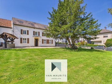 La description fournie est une présentation d'une propriété immobilière.

Cette propriété de caractère offre de beaux volumes intérieurs et extérieurs, répartis sur plusieurs niveaux. Parfaitement adaptée à une grande famille ou à ceux en quête d'espace et de confort, cette maison dispose de nombreuses pièces fonctionnelles et bien agencées.

Rez-de-chaussée

Dès l'entrée, un vaste hall d'entrée de 20 m² vous accueille, desservant les différentes pièces de vie. Vous y trouverez un salon lumineux de 35 m², une salle à manger de 22 m², une cuisine de 16 m², un vestiaire de 2 m² et un WC de ± 2m². Deux paliers (4 m² et 17 m²) facilitent la circulation entre les pièces.

Une superbe véranda de 19 m², idéale pour profiter de la lumière naturelle toute l'année, s'ouvre sur deux terrasses de 36 m² et 24 m², parfaites pour les repas en extérieur ou les moments de détente.

L'espace est complété par une cage d'escalier de 17 m² menant aux étages supérieurs.

1er étage

L'étage accueille trois chambres confortables de 16 m², 17 m² et 19 m², une salle de bain de 7 m², un WC séparé (2 m²), ainsi qu'un dressing de 6 m². Le palier central de 15 m² permet une circulation fluide et conviviale entre les pièces.

Grenier

Le grenier comprend une partie non aménagée de 13 m² ainsi qu'un espace habitable incluant deux chambres supplémentaires de 17 m² et 19 m², et un salon de 15 m², offrant de nombreuses possibilités d'aménagement (bureau, salle de jeux, studio indépendant...).

Sous-sol & dépendances

Le sous-sol dispose d'une grande buanderie de 20 m² et d'une cave voûtée, idéale pour le stockage ou l'aménagement d'un espace de conservation.

À l'extérieur, un abri de 12 m² complète les prestations.

Équipements & finitions

Chauffage au mazout : par radiateurs avec poêle à bois en complément

Ventilation.

Revêtements de sol : carrelage, dalle en béton, parquet stratifié (laminé)

Fenêtres double vitrage : incluant des velux pour une belle luminosité dans les combles

Proche des écoles, école Internationale de Junglinster, des crèches, des transports en commun et des infrastructures de loisirs comme un golf, des pistes cyclables et des sentiers de randonnée, cette maison combine élégance et praticité.

Enfin, pour le stationnement, la maison dispose de plusieurs places de parking extérieures.

Agent responsable: Nora au +352 691 136 875 ou nora@vanmaurits.lu