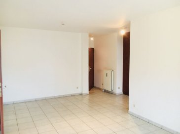 RESERVE<br>LIBRE DE SUITE, Hall d\'entré avec placard, cuisine équipée, living avec accès au balcon chambre à coucher, salle de bains, Wc séparé, cave et parking au sous sol.<br>Très bonne situation vers l\'arrière de la Résidence au 2ème étage avec lift.<br><br>A 2 minutes de la Gare centrale.<br>Au cœur des grandes avenues et commerces .<br />Ref agence :aurelia2.3
