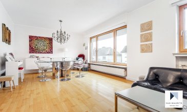 Située à Howald ce jolie duplex de ±140 m² habitable avec jardin, rénovée en 2016 et comprenant 5 chambres à coucher, un garage et libre de trois côtés, se compose comme suit :

Au deuxième et troisième étage : Un hall d’entrée de ± 9 m² donne sur un séjour de ± 30 m², une cuisine séparée de ± 13 m² offre sur une vue agréable et dégagée, un cellier de ± 2 m², une chambre de ± 15 m² et une salle d’eau séparée de ± 3 m². Le troisième étage est aménagé en espace nuit et comprend un palier de ± 8 m² desservant en étoile sur 4 chambres à coucher faisant respectivement ± 10 m², ± 13 m² et deux de ± 16 m² chacune. Une salle de bain de ± 6 m² avec un w.c complète l'étage.
Un petit grenier de ± 32 m² de surface utile est actuellement aménagé en salle de jeux ou chambre pour enfants.

L'immeuble est vendu avec un garage de ± 15 m² et une cave de ± 5 m². 

L’appartement est actuellement située à proximité du centre commercial Auchan, il est idéale pour une famille dont les parents travaillent à la cloche d'or et les enfants vont à l'école et lycée Française de Luxembourg (Vauban).

Généralités :

- Immeuble rénové en grande parti en 2016, aucun travaux à prévoir ;
- Jardin agréable et exposé Sud-Ouest ;
- Toiture en ardoise et en bon état datant ± 2000 ;
- Un balcon exposé Sud-Ouest de ± 5m²;
- 4/5 chambres à coucher ;
- Située dans un quartier recherché de Howald ;

Agent responsable du dossier : Florian Apolinario 
Tél. : (+352) 691 110 397 
E-mail : florian@vanmaurits.lu
