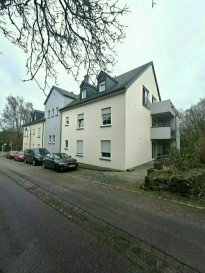 Immo Nordstrooss vous propose en exclusivité ce magnifique Appartement/Duplex au dernière étage dans le village verdoyant de Ell.

L'appartement se compose comme suit :

Un hall d'entrée vous accueil donnant accès au différentes pièces telles que 2 belle chambre à coucher, un débarras/local technique avec branchements prévus pour lave-linge et sèche-linge, un wc séparé et le lumineux Openspace living/salle à manger donnant vers balcon sans vis à vis avec coin cuisine ouverte et équipée et une salle de douche.

A l'étage vous découvrirez un espace hall de nuit déversant sur une chambre type mezzanine et espace dressing.

Au sous-sol vous disposerez d'un emplacement dans la buanderie commune.

Pour plus de renseignements ou une visite (visites également possibles le samedi sur rdv), veuillez contacter le 691 850 805.

Proposition de crédit/financement à taux compétitif d'une banque luxembourgeoise incluse dans nos services gratuit.