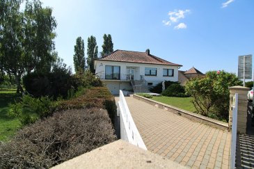 Maison Bouzonville 6 pièce(s) 135 m2. Maison composée au premier niveau d'une entrée avec dégagement, d'un double salon / salle à manger, d'une cuisine aménagée, de trois chambres, d'une salle d'eau avec douche à l'italienne et double vasque et d'un Wc séparé.
Au sous-sol, d'une chambre et d'une cuisine d'été, buanderie, stockage, atelier et cave.
Le bien dispose également d'une dépendance et de trois garages pouvant accueillir cinq véhicules et nombreuses places extérieures.
Le tout implanté sur un terrain de 4093 m2 plat et entièrement clôturé.