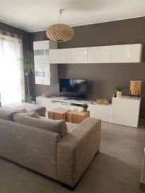 En Exclusivité ImmoHouse vous propose ce charmant appartement 1 chambre idéalement situé au centre-ville de Dudelange.

Au 2ème étage d'une résidence soignée de 3 unités cet appartement de 44,54m² se compose de :

-Un agréable hall d'entrée
-Un salon/salle à manger 
-Une cuisine équipée ouverte sur la pièce de vie
-Une grande chambre à coucher
-Une salle de douche 
-Un wc séparé

A cela s'ajoutent:
-Une cave privative
-Une buanderie privative

Un magnifique objet à découvrir ...

Idéal pour premier achat ou investisseur

Infos et visites sur rdv