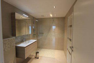 Nous avons le plaisir de vous proposer à la location un bel appartement tout compris (internet, télévision, femme de ménage, draps de bain et de lits...) dans le quartier de Rollingergrund.<br><br>Le plus grand atout de ce logement de haut standing est qu\'il est entièrement meublé et équipé. <br><br>Il se compose comme suit:<br>- Cuisine équipée ouverte sur living et salle à manger;<br>- 1 Chambre avec dressing;<br>- Salle de douche avec toilette;<br>- Terrasse meublée d\'environ 7m2; <br>- Buanderie équipée (lave linge/sèche linge);<br>- Garage et cave en option.<br><br>Prix locations :<br>1 mois: 2.550EUR<br>2/6 mois: 2.450EUR<br>> 7 mois: 2.350EUR<br>Parking: 150EUR<br><br>Frais d\'agence à la charge du locataire : 1 mois de loyer + 17% TVA. <br><br>Pour plus de renseignements, veuillez contacter l\'agence.<br /><br />Wir haben das Vergnügen, Ihnen eine schöne Wohnung zu vermieten, mit einer Fläche von ca. 73m2, möbliert und komplett ausgestattet, es besteht wie folgt:<br><br>- Offene Küche mit Wohnzimmer und Esszimmer;<br>- 1 Zimmer mit Ankleideraum;<br>- Duschraum mit Toilette;<br>- Möblierte Terrasse von ca. 7m2; <br>- Ausgestatteter Waschraum (Waschmaschine/Wäschetrockner)<br>- Garage und Keller.<br><br>Einschließlich Nebenkosten (Reinigungsservice, Strom, WLAN, Fernseher usw.)<br><br>Agenturkosten zu Lasten des Mieterteils: 1 Monat Miete + 17% MwSt. <br><br>Für weitere Informationen wenden Sie sich bitte an die Agentur.<br><br /><br />We are pleased to offer you for rent beautiful all-inclusive apartments (internet, television, maid, shower towels, bed sheets) in the Rollingergrund district.<br><br>The major asset of this high standing flat is that it is entirely furnished and equipped.<br><br>It consists as follows:<br>- Equipped kitchen open to living and dining room;<br>- 1 bedroom with a dressing;<br>- Shower room with toilet;<br>- Terrace furnished with about 7m2; <br>- Equipped laundry (washing machine/dryer);<br>- Garage and cellar optional.<br><br>Rental prices:<br>1 month: 2.550EUR<br>2/6 months: 2.450EUR<br>> 7 months: 2.350EUR<br>Parking: 150EUR<br><br>Agency fees at the expense of the tenant: 1 month rent + 17% VAT. <br><br>For more information, please contact the agency.