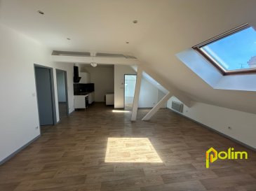 Très bel appartement proche gare .  Situé à 5 min à pied de la gare et proche commerces - Appartement de type F4 - 18, Avenue Patton 54700 PONT A MOUSSON comprenant :
 Entrée, cuisine équipée ouverte sur séjour, 3 chambres, SDB, WC, cave
 Chauffage individuel électrique - 72,40 m2
 Libre à la location
 Les informations sur les risques auxquels ce bien est exposé sont disponibles sur le site Géorisques : www.georisques.gouv.fr