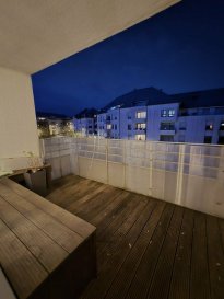 A VISITER !!!

Appartement construit en 2009, situé dans le quartier prisé du Cents (Bail Emphytéotique). 
Ce bien offre une surface habitable de 75 m² avec 8 m² de balcon.
Situé au Cents, vous bénéficiez d'une proximité immédiate avec le Kirchberg, l'aéroport et le centre-ville, tout en profitant d'un cadre de vie résidentiel et paisible. 

Caractéristiques du bien:
Espace de vie : 
-Un séjour spacieux et lumineux avec accès direct à un balcon oriente ouest-sud.
-Chambres : 2 chambres à coucher confortables de 12,39 m² chacune.
-Salle de bain de 8,1 m² équipée d'un combiné baignoire-douche-hammam, idéale pour vos moments de détente.
-Parking : Possibilité de louer un emplacement couvert pour seulement 80 € / mois.

Pour tout renseignement complémentaire ou information veuillez nous contacter par email info@immonordstrooss.lu ou par Tél: 691 850 805.

Proposition de crédit/financement à taux compétitif auprès des banques Luxembourgeoise incluse dans nos services gratuits.