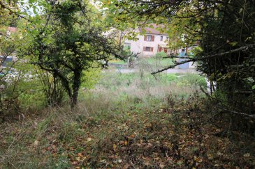 terrain à bâtir de 680 m2, plat.  profitez de ce terrain à batir plat de 680 m2, situé en second rang, dans un quartier résidentiel calme, proche de toutes commodités !
Les informations sur les risques auxquels ce bien est exposé sont disponibles sur le site Géorisques : www.georisques.gouv.fr   