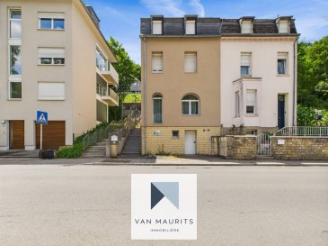 Située à 5 minutes de l'ascenseur panoramique de Pfaffenthal (139, rue Laurent Menager) et à la même distance du funiculaire desservant Kirchberg, cette maison de ville possède une surface habitable de ± 135 m² (± 170 m² surface totale), une terrasse de ± 24 m², un jardin et se compose comme suit:

Au premier niveau, un hall d'entrée s'ouvre sur un grand espace ouvert, composé d'un séjour-salle à manger de ± 39 m² avec une cuisine ouverte aménagée et équipée de ± 18 m² ainsi qu'un wc séparé.

Le 2ème étage comprend la chambre parentale de ± 15 m², une chambre/bureau de ± 7,5 m² (avec accès à la terrasse) et une salle de bain (douche italienne, double vasque, wc) de ± 6 m².

Le dernier étage est composé de deux chambres de ± 15 et 7,5 m² ; d'une salle de douche de ± 5 m² (douche, lavabo, wc, emplacement pour les machines à laver). Une trappe permet l'accès à l'espace de stockage sous combles de ± 15 m².

Au rez-de-chaussée se trouve une cave de ± 20 m² avec la chaufferie, accessible uniquement de l'extérieur de la maison.

Généralités :

- Situation centrale ;
- A 5 min. des institutions européennes de Kirchberg et de la Grande Rue ;
- Rénovation recente ; 
- Pas de garage, ni parking ;
- Jardin et grande terrasse ;
- Parc Laval à proximité. 

Agent responsable : Katia Gravière
Mobile : +352.661.332.982.
Mail : katia@vanmaurits.lu