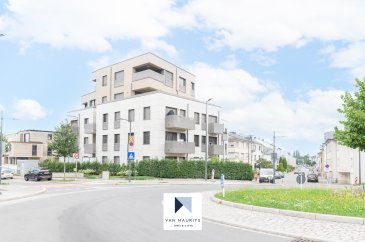 Idéalement situé dans un quartier calme, dans un quartier résidentiel très recherché, cet appartement avec des finitions de très haute qualité se trouve au 1er étage d'une petite résidence bien entretenue avec ascenseur datant de 2022 et dispose d'une surface totale de ± 111 m², dont ± 87 m² de surface habitable.

Il se compose comme suit :

La porte d'entrée s'ouvre sur un hall de ± 13 m² avec armoires encastrées menant à l'espace de vie de ± 34 m² composé d'un salon et d'une cuisine entièrement équipée ouverte sur la salle à manger et donnant accès à la terrasse de ± 6 m², deux chambres de ± 10 m² et ± 14 m² avec armoires encastrées, une salle de bain de ± 7 m² (douche à l'italienne, double lavabo et WC suspendu), un WC séparé de ± 1,5 m², et une buanderie de ± 3 m².

Au sous-sol, une cave privative de ± 10 m², une place de stationnement intérieur de ± 14 m², un local à vélos et une buanderie commune complètent ce bien exceptionnel.

Détails supplémentaires :

- Emplacement idéal : proche de Cloche d'Or et du centre-ville
- Appartement datant de 2022 en excellent état
- Finitions de très haute qualité
- Classe énergétique A-A-A
- Chauffage par le sol
- Triple vitrage sur cadres en PVC
- Volets électriques
- Fibre optique
- Cuisine Schmidt
- Porte d'entrée sécurisée
- Carrelage dans tout l'appartement
- Interphone
- Ascenseur
- Environnement calme
- Terrasse
- Écoles, crèches, parcs, aires de jeux, restaurants, commerces
- Desservi par les transports en commun

Personne en charge de la propriété :

Yuliana Dimitrova  
Tel : +352661 50 27 19  
email : yuliana@vanmaurits.lu