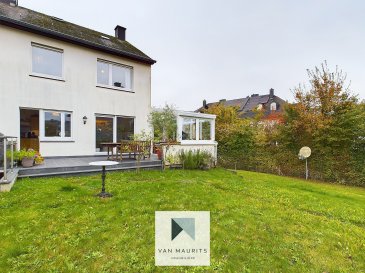 Idéalement située à Cents, dans un quartier résidentiel très recherché, cette maison unifamiliale libre de 3 côtés est bâtie sur un terrain de 5ares et offre une surface totale de ± 194 m² dont ± 150 m² habitables.

Elle se compose comme suit :

Au rez-de-chaussée la porte s'ouvre sur un hall d'entrée de ± 10 m² qui dessert un spacieux et lumineux séjour avec parquet massif de ± 30.5 m², une cuisine équipée et aménagée de ± 12 m² (possibilité de créer une cuisine ouverte) donnant sur la terrasse et le jardin ensoleillé, une véranda de ± 11 m² et un wc séparé (lave-mains, wc suspendu) de ± 1.3 m².

Au 1er étage un palier de ± 4 m² dessert trois chambres de ± 9 m², ± 15 m² et ± 16 m² avec parquet massif et une salle de bains de ± 4.5 m² (baignoire, double vasque, wc suspendu).

Au 2e étage se trouve une grande chambre de ± 17 m² et une salle de bains de ± 2.5 m².

Au sous-sol, l'habitation dispose d'un garage et d'une cave. 

A l'extérieur, une terrasse et un grand jardin clôturé exposé au sud complète l'offre.

Généralités :

- Environnement très calme
- Maison très lumineuse et en parfait état
- Aucun travaux à prévoir
- Chaudière au gaz
- Chauffage par radiateurs
- Double vitrage sur châssis PVC
- Terrasse, grand jardin plein sud
- Écoles, crèches, parcs, aires de jeux, restaurants, commerces à proximité
- Desservi par les transports en commun

Personne responsable du bien :

Yuliana Dimitrova  
Tel: +352661 50 27 19  
email: yuliana@vanmaurits.lu
