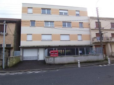 A LONGLAVILLE PROCHE DE LA FRONTIERE LUXEMBOURGEOISE ET BELGE.
(A 500 Mètres de la frontière).

A VENDRE UN APPARTEMENT DE TYPE F2 D'UNE SUPERFICIE HABITABLE D'ENVIRON 52M², situé au 2ème étage dans une résidence avec un ascenseur.

COMPRENANT: une éntrée, une cuisine meublée ouverte sur le salon salle à manger avec un accès sur une terrasse de 6M², une chambre avec un grand placard de rangement, une salle de douche avec un cabinet de toilette, une petite buanderie.

UNE CAVE EN SOUS-SOL AVEC ACCES PAR L'ASCENSEUR OU LES ESCALIER.
UNE PLACE DE PARKING PRIVATIVE A L'EXTERIEUR.
RESIDENCE AVEC ASCENSEUR.
CHAUFFAGE ELECTRIQUE PAR LE SOL.
DOUBLE VITRAGE PVC AVEC VOLETS ELECTRIQUES.

Le bien conviendrait à un primo-accédant ou à un investisseur.
Location  850+ parking 50€ + charges mensuelles 60€.