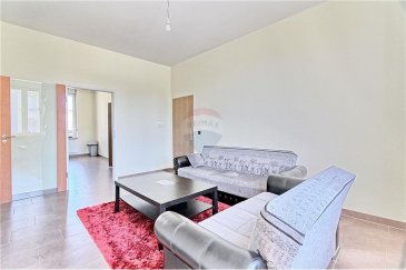 Veuillez contacter Franck Paul pour de plus amples informations :
- T : +352 691 657 074
- E : franck.paul@remax.lu

RE/MAX, Spécialiste de l'immobilier à Esch Sur Alzette, vous propose, à la vente, ce très grand appartement de 130 m² habitables à 2 pas du centre-ville et à 5 minutes en voiture du centre Esch/Belval. Avec 4 chambres, ce bien est idéal pour une grande famille. Il est également intéressant pour des profils investisseurs puisqu'il est divisible en 2 duplex de 59,06 m² et 69,86 m².

L'appartement se compose de la façon suivante :

Au rez-de-chaussée :
- Un garage de 35 m²  
- Une grande cave privative

Au deuxième étage :

- Un hall d'entrée de 7 m²
- Une vaste cuisine séparée
- Un salon
- Une chambre de 14 m²
- Une salle de douche avec WC

Une vaste pièce de circulation avec escalier qui débouche sur le 3? étage qui se compose comme suit :

- Un hall d'entrée 
- Une salle de bain
- 3 chambres mansardées dont une vaste chambre de 15 m² 
- Un grenier correspondant à un 4? étage.

Ce bien se situe à 200 mètres du Musée de la Résistance donnant sur la rue de l'Alzette où l'on trouve tous les commerces. Vous êtes à 300 mètres d'une école primaire et d'une crèche. Pour plus de renseignements et / ou une visite, contactez-nous. 

Frais d’agence RE/MAX : 3 % du prix de vente à la charge de la partie venderesse + TVA