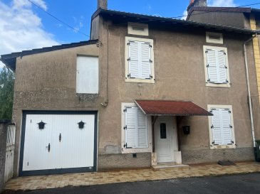 Marspich ,06 Rue en Ruelle maison mitoyenne de type F6 comprenant au rdc une entrée,cuisine,salon séjour,salle de bains avec douche,toilette indvidue .A l'étage; 4 chambres à coucher : Au s/sol :cave buanderie ,accès dépendance et jardin ,garage avec fosse .Grenier DV PVC Partiel à l'arrière . Jardin 6 ares
Charpente en bon état
Travaux à prévoir : mise en conformité de l'electricité,chauffage centralisé à installer,quelque tuiles à changer,mise au gout du jour
Libre de suite 
Prix : 209 000 €
Tél 06.25.49.64.87