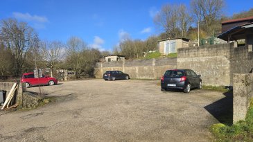 . VOLMERANGE-LES-MINES   Terrain 438 m2   Non constructible
À vendre, parcelle d'une superficie de 438 m2, idéalement située proche de la frontière.
 Caractéristiques :

Accès existant utilisé par les riverains
Terrain plat facilitant son usage actuel

Réglementation : Le terrain est situé en zone NJ1 du Plan Local d'Urbanisme (zone naturelle   jardins). À ce titre :

Terrain non constructible

Autorisation limitée à certains aménagements légers (garage ? 20 m2,abri de jardin, 
etc.)


Les usages doivent rester conformes au règlement d'urbanisme en vigueur


 Le terrain est actuellement utilisé de manière informelle comme aire de stationnement par les occupants des immeubles environnants.
 


 Le terrain est vendu en l'état. L'usage actuel ne vaut pas autorisation administrative. Toute évolution ou aménagement devra faire l'objet des autorisations nécessaires.