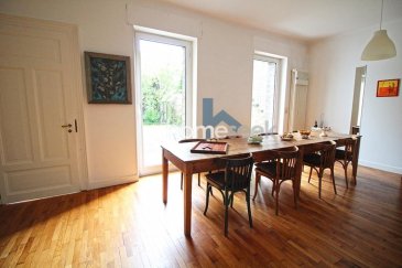 Homeseek vous propose à la vente cette rare et magnifique maison de ville des années 1927, sise Avenue du Bois, d\'environ 236m2 de surface habitable, bâtie sur un terrain d\'environ 2,40ares. <br><br>De surface totale d\'environ 334m2, elle se compose comme suit :<br><br>Au rez-de-chaussée :<br>- 1 hall d‘entrée, 1 wc séparé, 1 spacieux salon,1  salle à manger, 1 cuisine entièrement équipée, 1 terrasse (+/- 20m2), 1 jardin (+/- 67m2) et 1 grange (+/- 40m2) exposés NE.<br><br>Au 1er étage : <br>- hall, 1 salle de bains, 1 salon, 1 bibliothèque, 1 chambre parentale avec 1 dressing.<br><br>Au 2e étage :<br>- 1 hall, 1 salle de bain, 3 chambres à coucher dont 1 avec terrasse d\'environ 17m2 exposée NE.<br><br>Au 3e étage <br>- 1 grenier aménageable isolé d\'environ 66m2 dont 30m2 habitables (H-2m) avec possibilité de faire des lucarnes verticales (sous réserve d\'accord définitif écrit de la Commune).<br><br>Au sous-sol<br>- 1 buanderie, 1 chaufferie, 1 caves 1 local technique et 1 atelier.<br><br>Toiture en bon état en ardoise naturelle, façade en bon état.<br><br>Double vitrage.<br><br>Chauffage au gaz de ville.<br><br>Poêle à chauffer dans la salle à manger.<br><br>Pour toute demande d\'information complémentaire ou de visite, merci de contacter Steeve Monsoro au +352 621 170 312 ou France Riallot au +352 691 850 555.<br />Ref agence :4917644-HL-SM